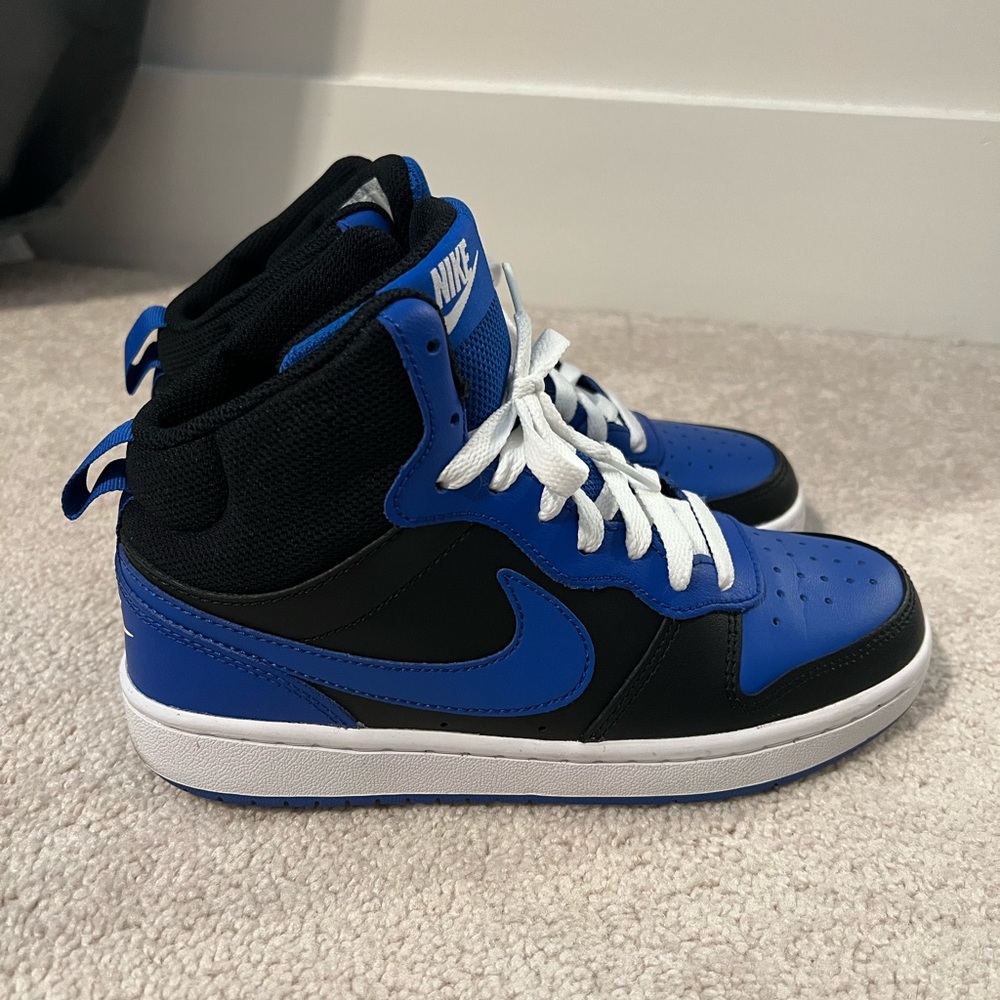 Nike Boys Court Borough Sneakers